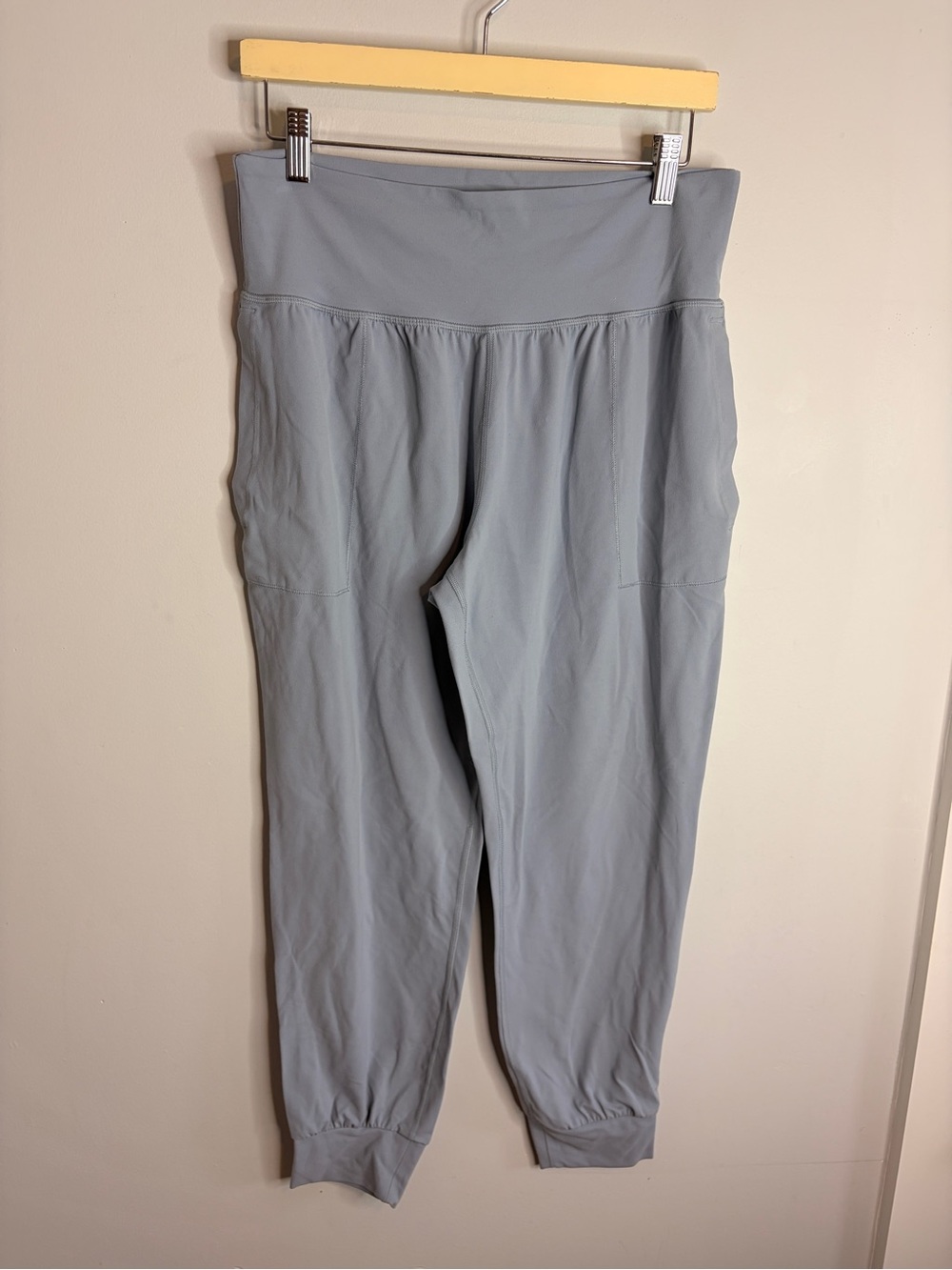 Athleta Salutation Jogger High-Waist Light Gray Athletic Pant Large